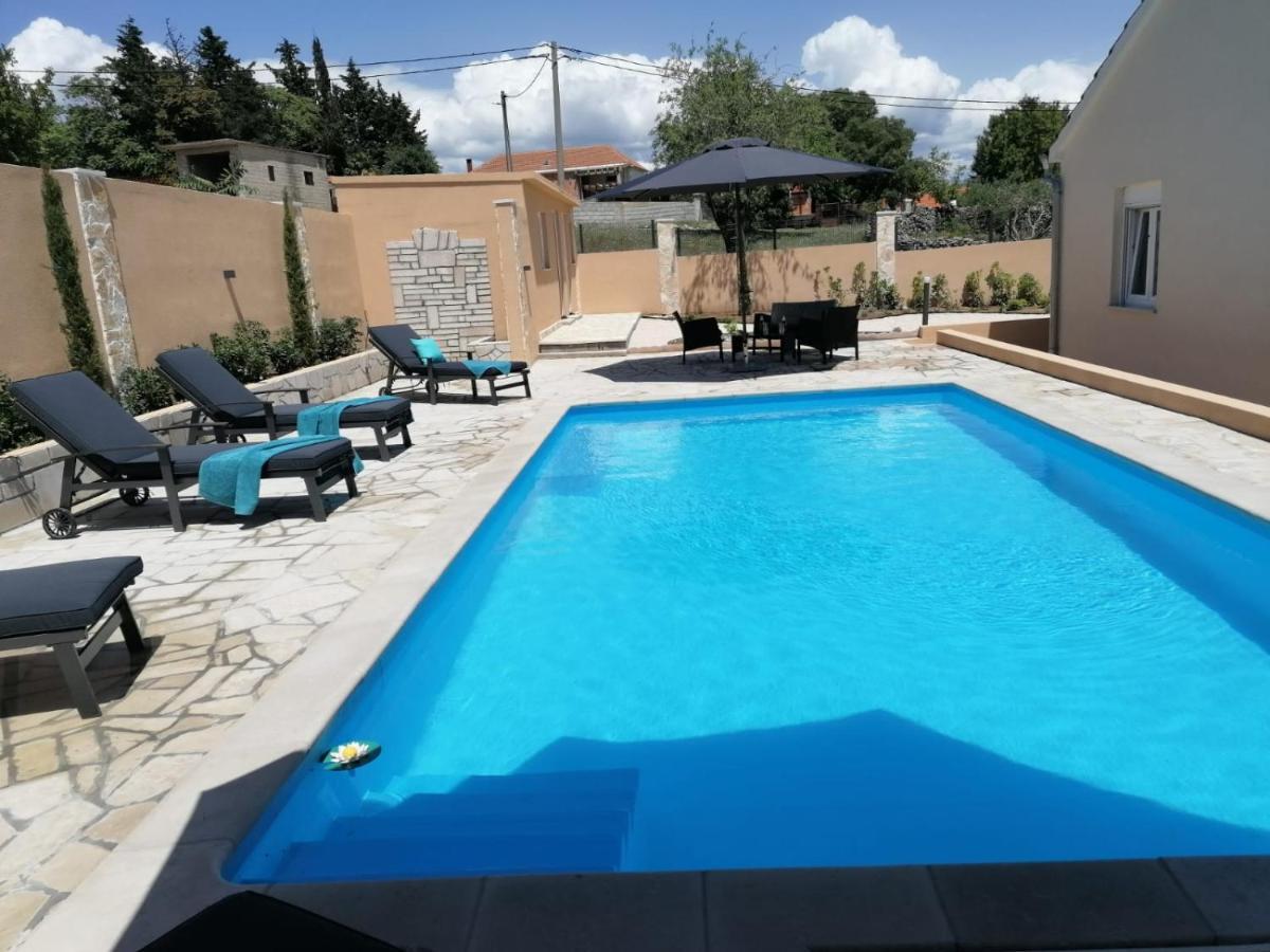 Villa Mir *